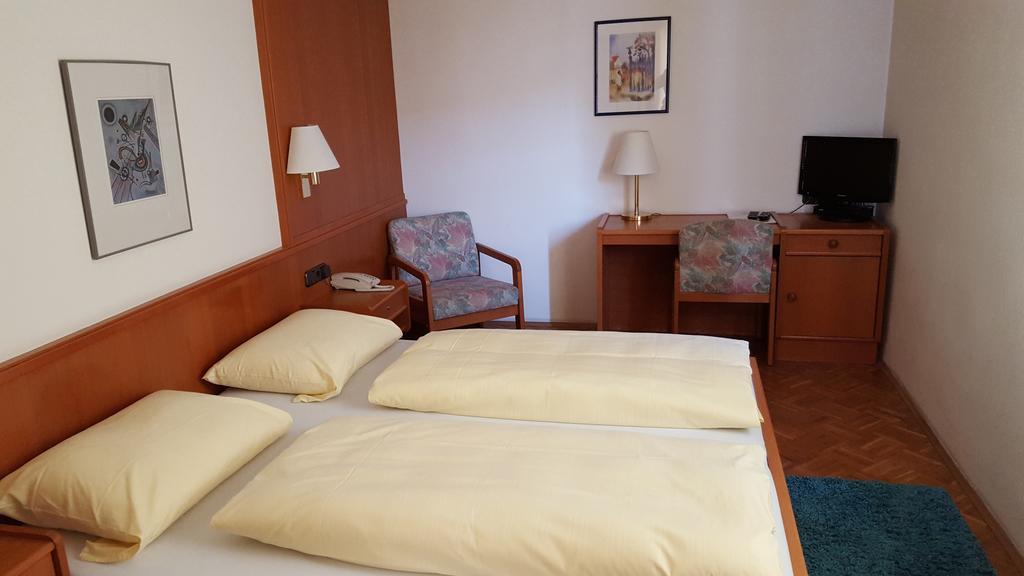 Zum Weissen Roessl Hotel Kallmünz Quarto foto